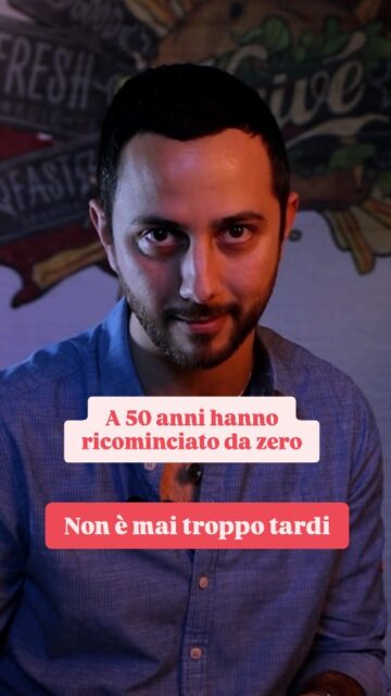 Ogni volta che qualcuno dice che è troppo tardi per cambiare vita penso a loro.Dopo trent’anni nello stesso settore hanno deciso di ricominciare da zero. Avevano più di cinquant’anni e solo un sogno in cui hanno scelto di credere davvero.E forse è questo che dimentichiamo troppo spesso:
non esiste un’età giusta per ricominciare.
Esiste solo il coraggio di fare il primo passo.Questo episodio è dedicato ai miei genitori ❤️Il video completo è su YouTube.
Link in bio 🙂