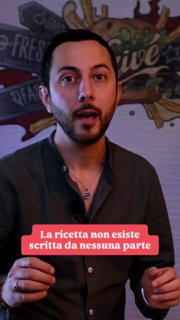 La ricetta della nostra puccia non esiste scritta da nessuna parte.
Esiste nella memoria di mio zio — che l'ha imparata da mio nonno, che l'ha imparata da suo padre.
Dal 1930 ad oggi. InvariataGuarda l'episodio completo, link in bio#ricettadifamiglia #artigianato #puglia #cucinatradizionale #krivé
