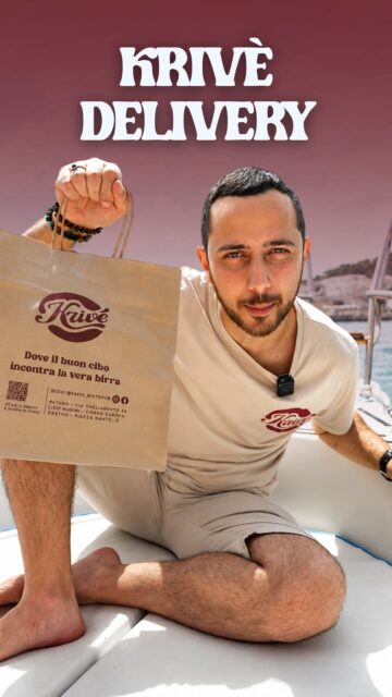 Fame in spiaggia? Ci pensa lo Zio Simo! 🦸‍♂️🥪Altro che le solite app di delivery... qui al Krivè vi portiamo pucce e birre direttamente in riva al mare!
Se non sei ancora passato, ti aspettiamo nei nostri locali di Castro e Matino... e tenetevi pronti, perché a breve si accendono i motori anche a Lido Marini! 🚀👇 Scrivi nei commenti: cosa ordineresti adesso sotto l’ombrellone?