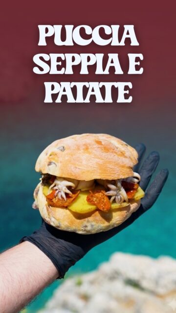 Cosa c'è di meglio del mare e della nostra puccia Seppia e Patate?NIENTE!Quindi ti aspettiamo da Krivè per provarla nelle sedi di Castro, Matino e Lido Marini!#KriveCastro #pucciaseppia #foodsalentino #mare #salentoeat #streetfood #foodpornitaly #polpolover